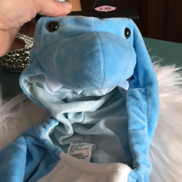 Baby shark velour costume 18-24m - Picture 4 of 10